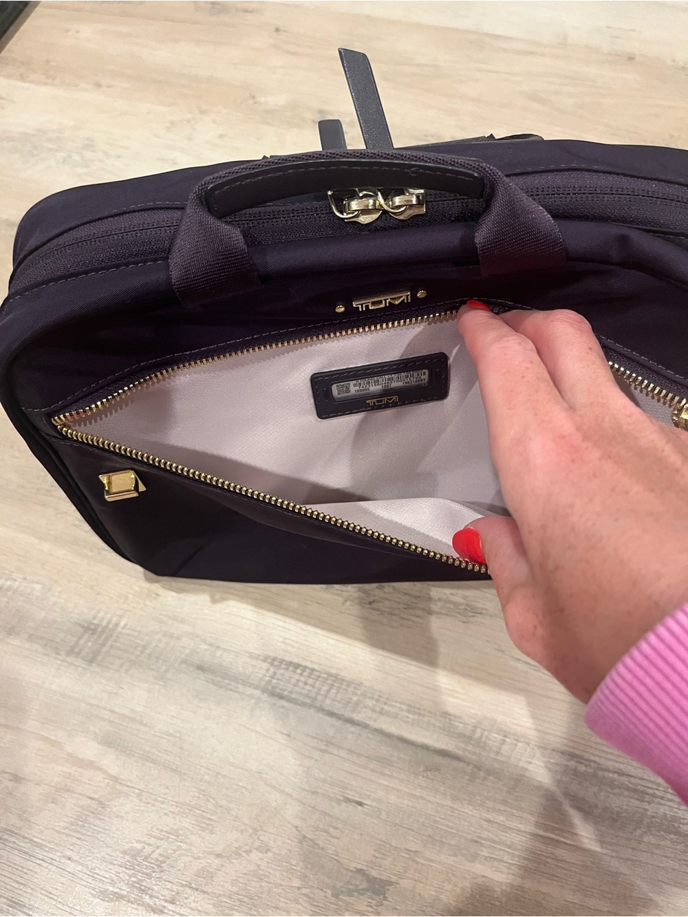 Tumi Eggplant color Nylon hanging travel toiletry Bag with Gold Zipper - Picture 7 of 15